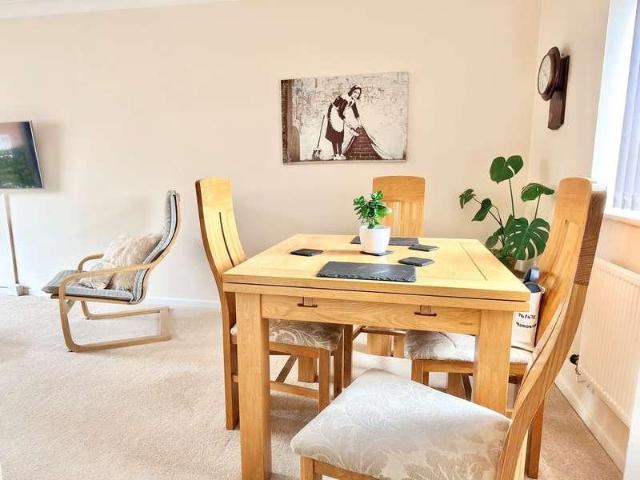 Flat for sale in Tewkesbury, Pamington