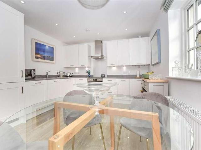 Flat for sale in Bridgefield, Kent