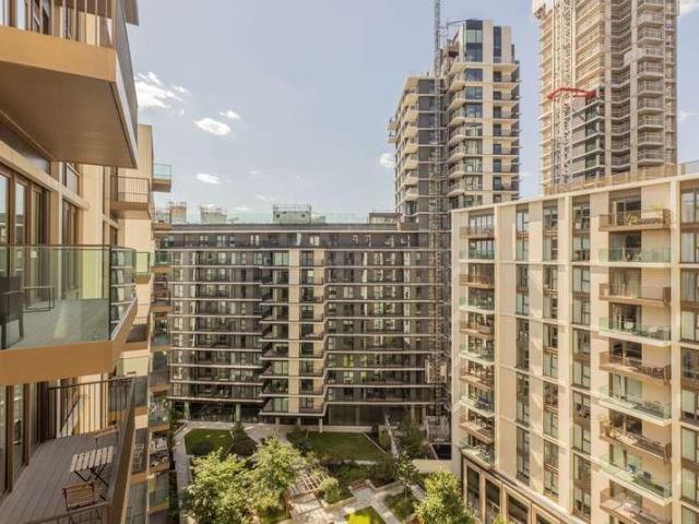 Flat for sale in Shepherd's Bush, Greater London