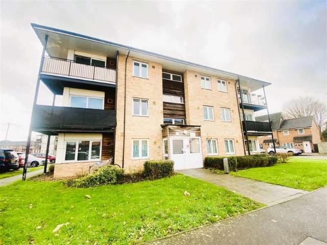 Flat for sale in London Borough of Hounslow, Greater London