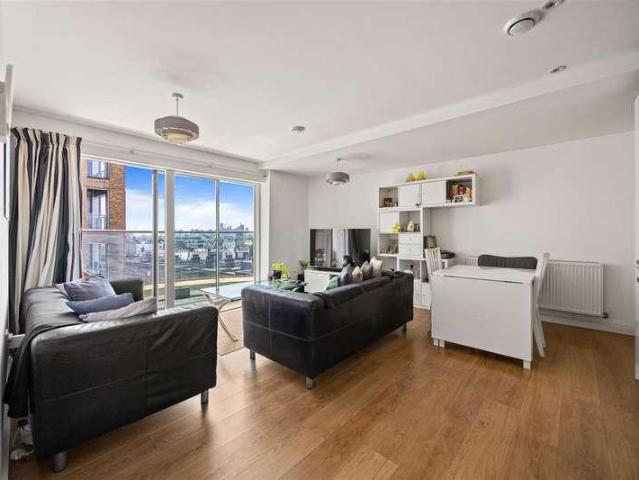 Flat for sale in Brondesbury, Greater London