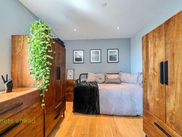 Flat for sale in London Borough of Croydon, Greater London