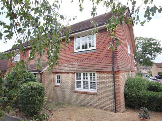 Flat for sale in Tedfold, Horsham