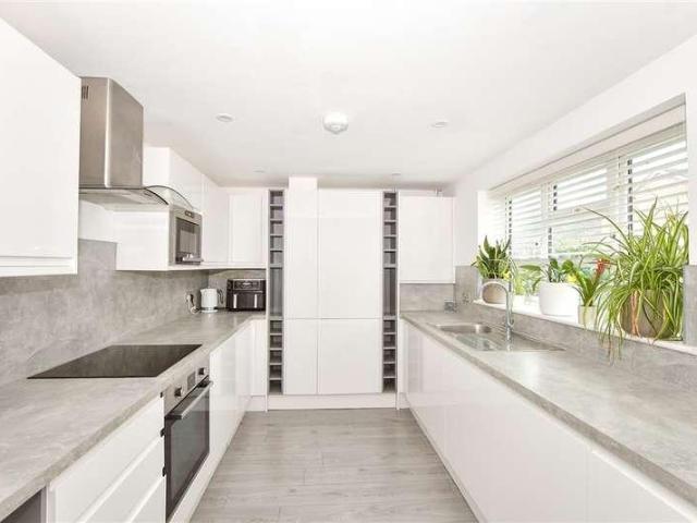 Flat for sale in Ifield, Crawley