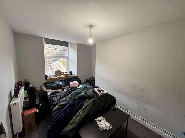 Flat for sale in Porth, Wales