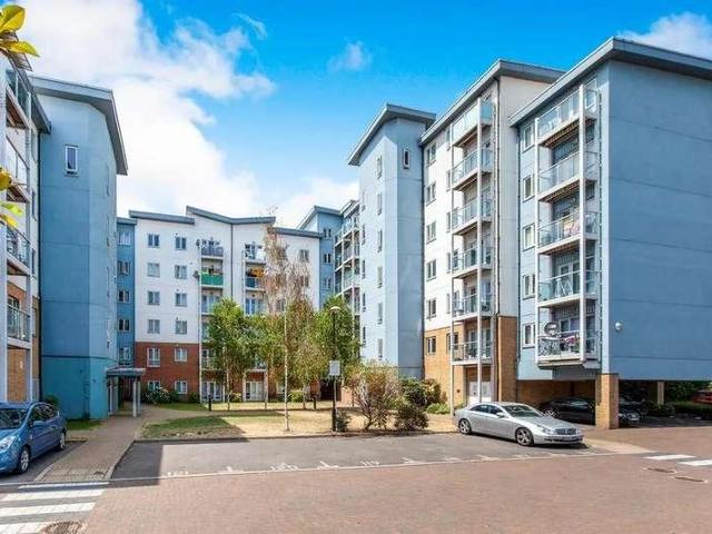 Flat for sale in Slough