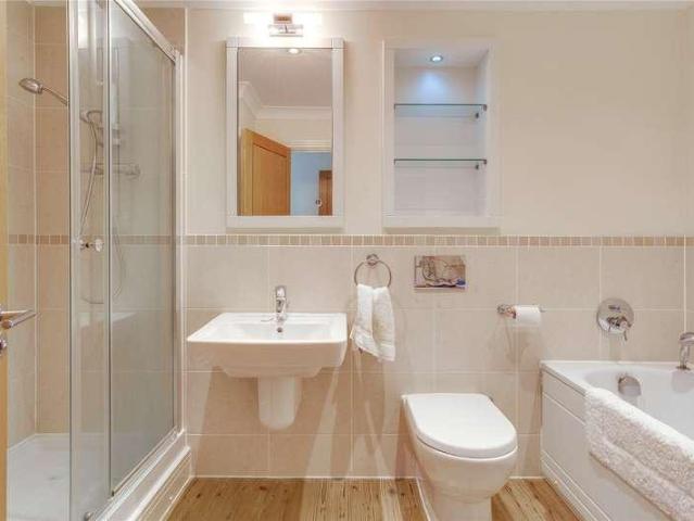 Flat for sale in Henley-on-Thames, South Oxfordshire