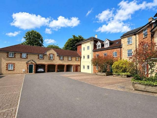 Flat for sale in Wincanton, Somerset