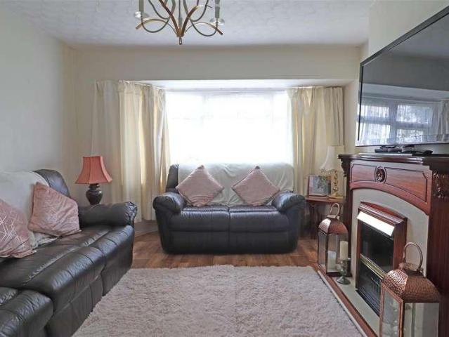 Flat for sale in Coulsdon, Hooley