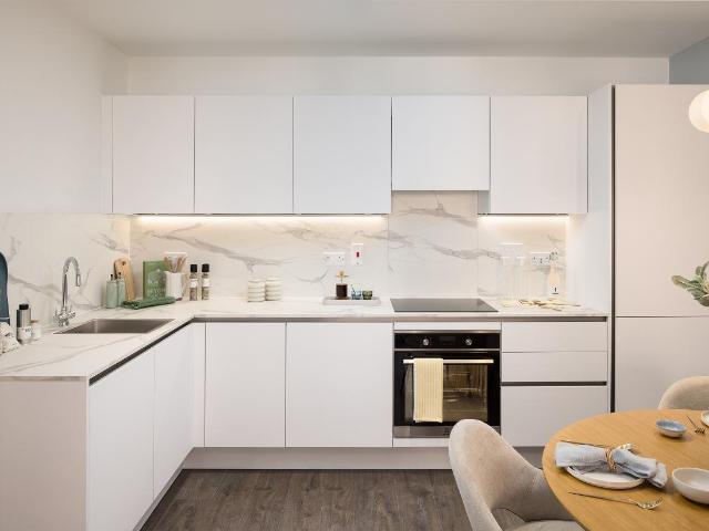 Flat for sale in Hayes, Greater London