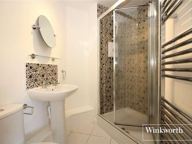 Flat for sale in Elstree and Borehamwood, Borehamwood