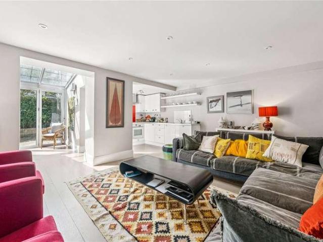 Flat for sale in Kensal Town, Bayswater
