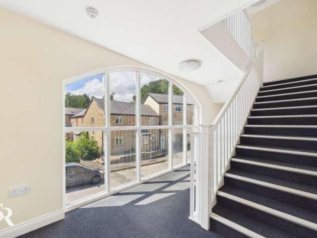 Flat for sale in Wash, Charlesworth