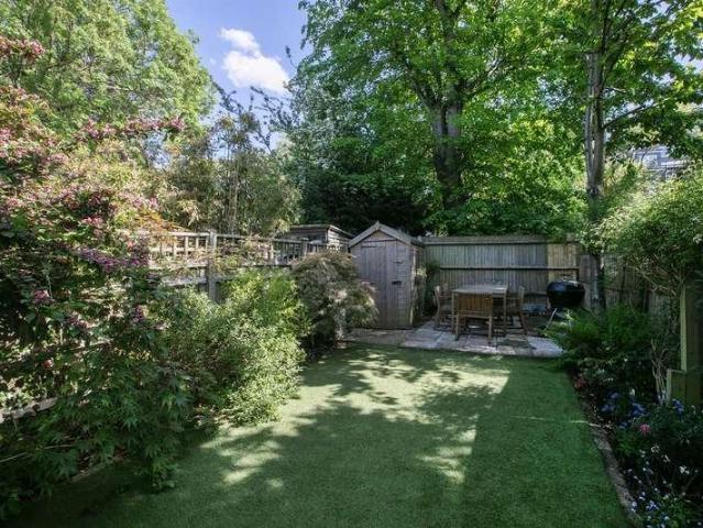 Flat for sale in Bellenden, Greater London
