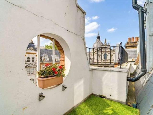 Flat for sale in Chelsea, Greater London
