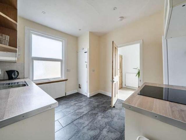 Flat for sale in West Ealing, Greater London