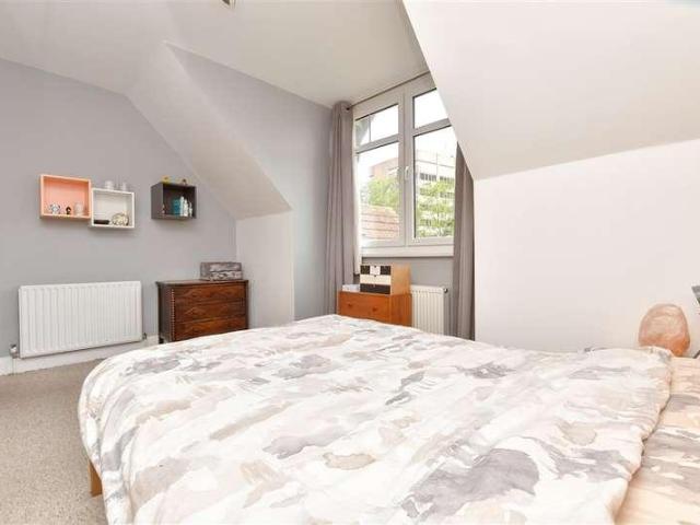 Flat for sale in Carshalton Beeches, Greater London