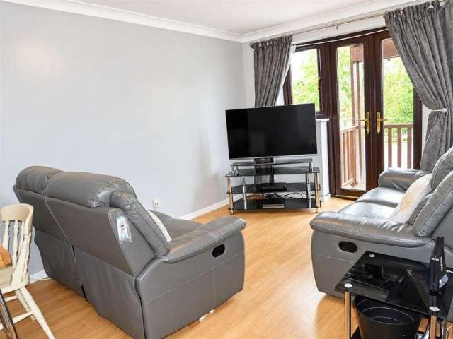 Flat for sale in Gun Hill, Warwickshire