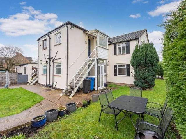 Flat for sale in Windsor, Forest Green
