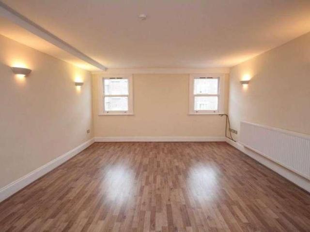 Flat for sale in London Borough of Lewisham, Forest Hill