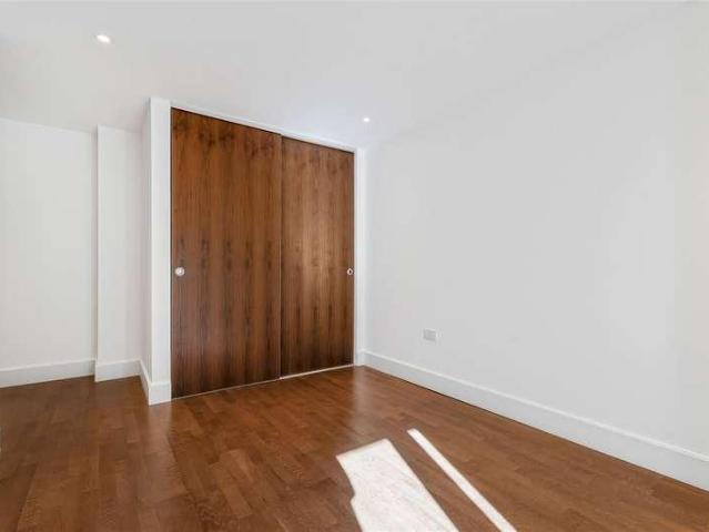 Flat for sale in Royal Borough of Kingston upon Thames, Greater London