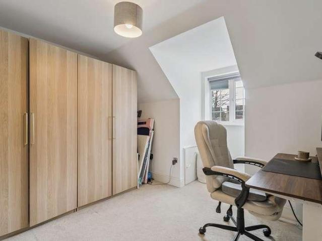 Flat for sale in Chalfont St. Peter, Denham