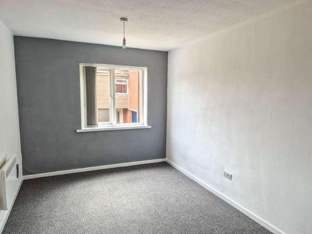 Flat for sale in Hexthorpe, South Yorkshire