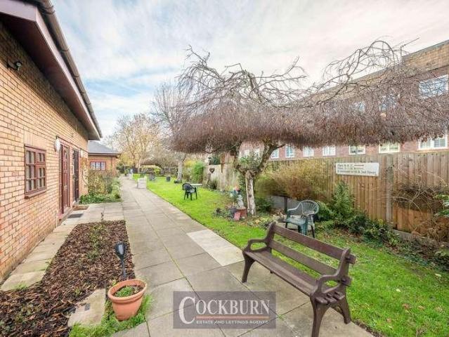 Flat for sale in New Eltham, Greater London