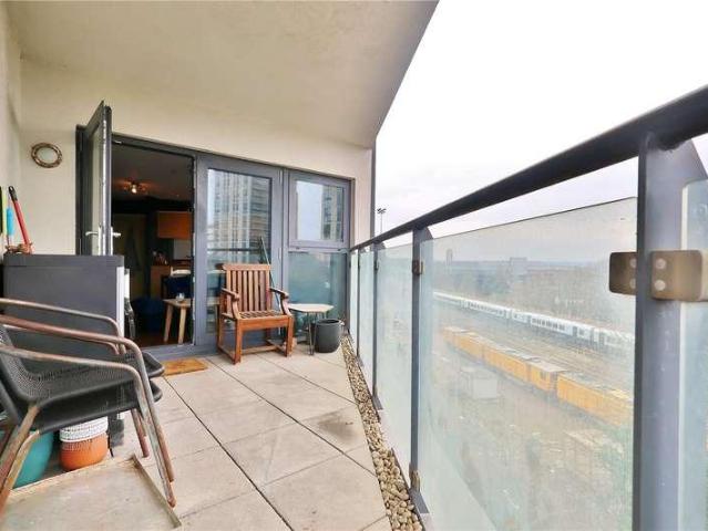 Flat for sale in Horsell, Woking