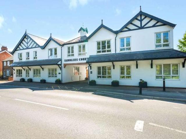 Flat for sale in North Bourne, Heol-las