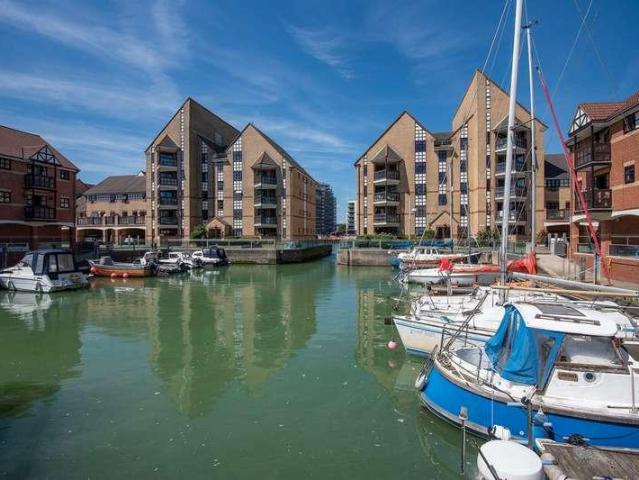 Flat for sale in Fishersgate, West Sussex