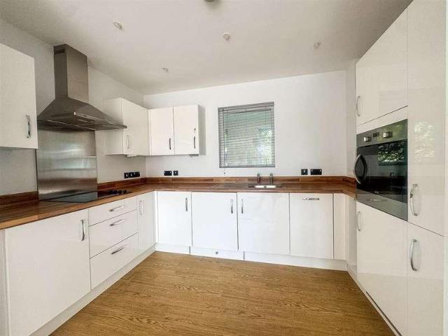 Flat for sale in Worle, Weston-super-mare