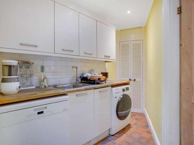 Flat for sale in East Dulwich, Greater London