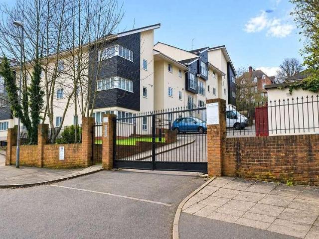 Flat for sale in Ringlestone, Midway