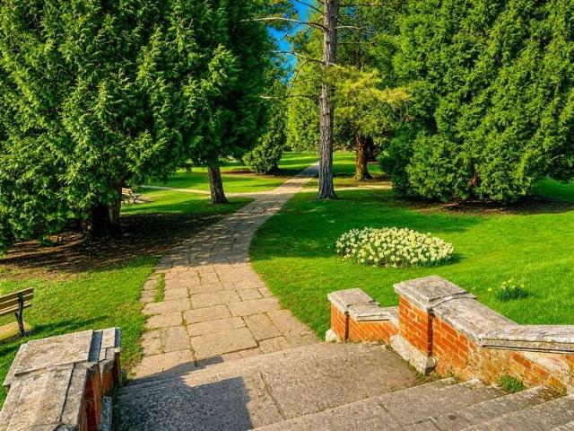 Flat for sale in Highfield, Pouchen End