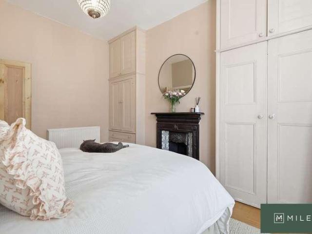 Flat for sale in Harlesden, Greater London