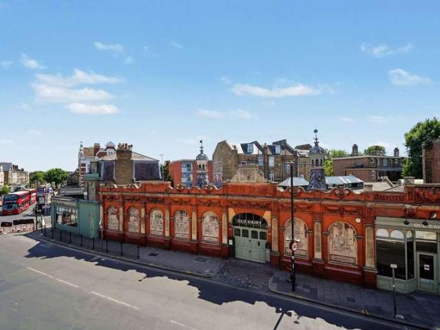 Flat for sale in Finsbury Park, Greater London