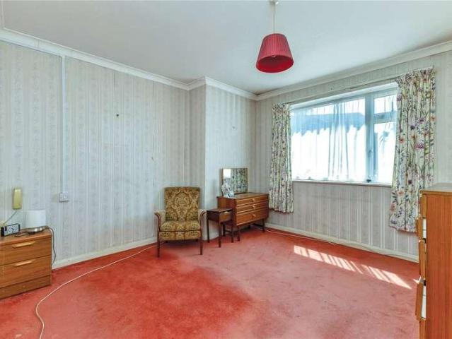 Flat for sale in Fole, Surrey
