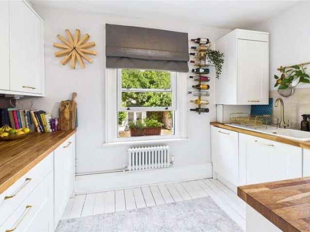 Flat for sale in London Borough of Lambeth, Greater London