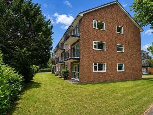 Flat for sale in Southcote, Reading