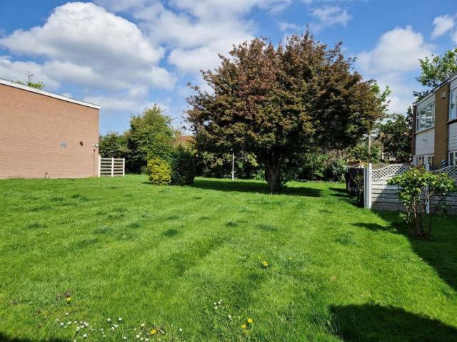 Flat for sale in Preston, Greater London