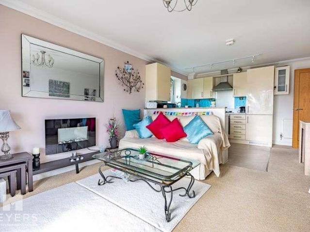 Flat for sale in Boscombe, Bournemouth
