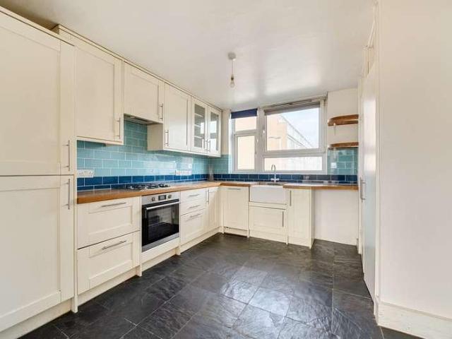 Flat for sale in Maryland, Greater London