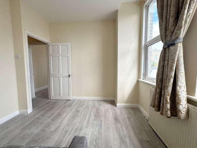 Flat for sale in Maryland, Greater London