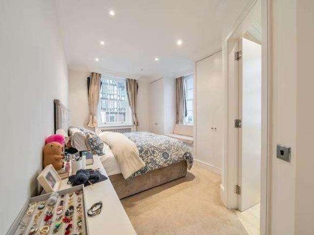 Flat for sale in St. John's Wood, Greater London