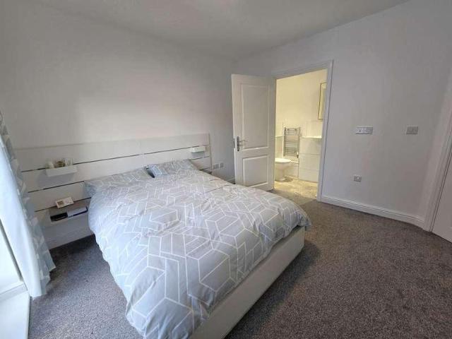 Flat for sale in St. Mildred's, The Bridge