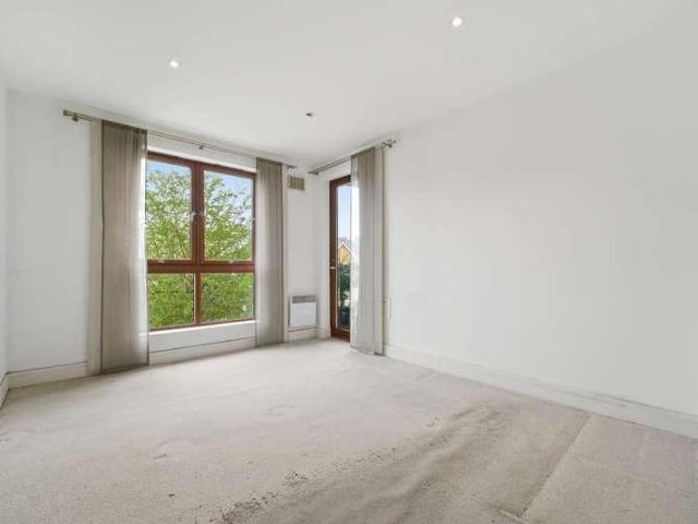 Flat for sale in London Borough of Ealing, Greater London