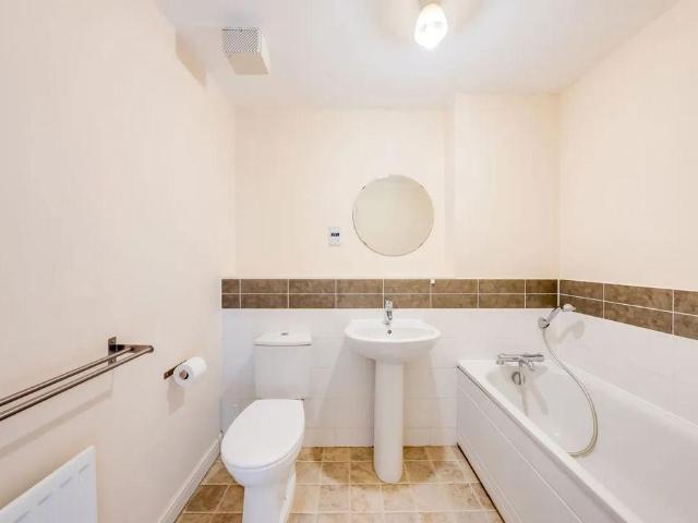 Flat for sale in London Borough of Redbridge, Greater London