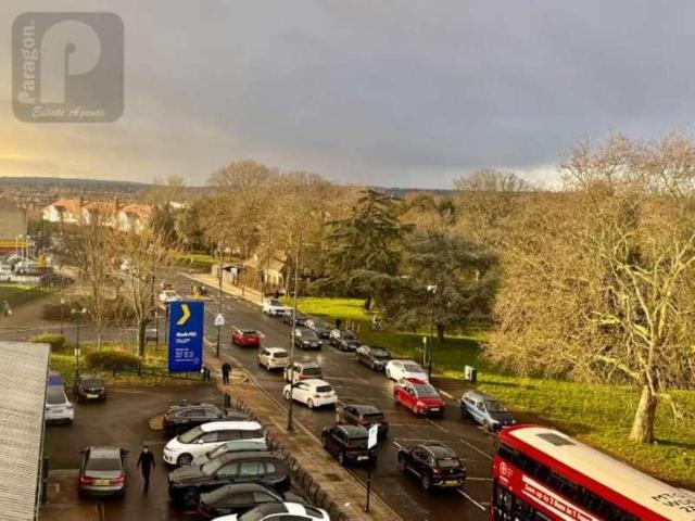 Flat for sale in Kingsbury, Greater London