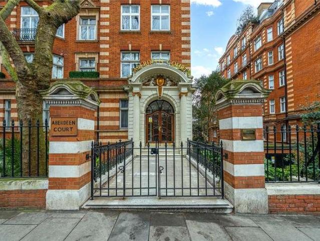 Flat for sale in St. John's Wood, Greater London
